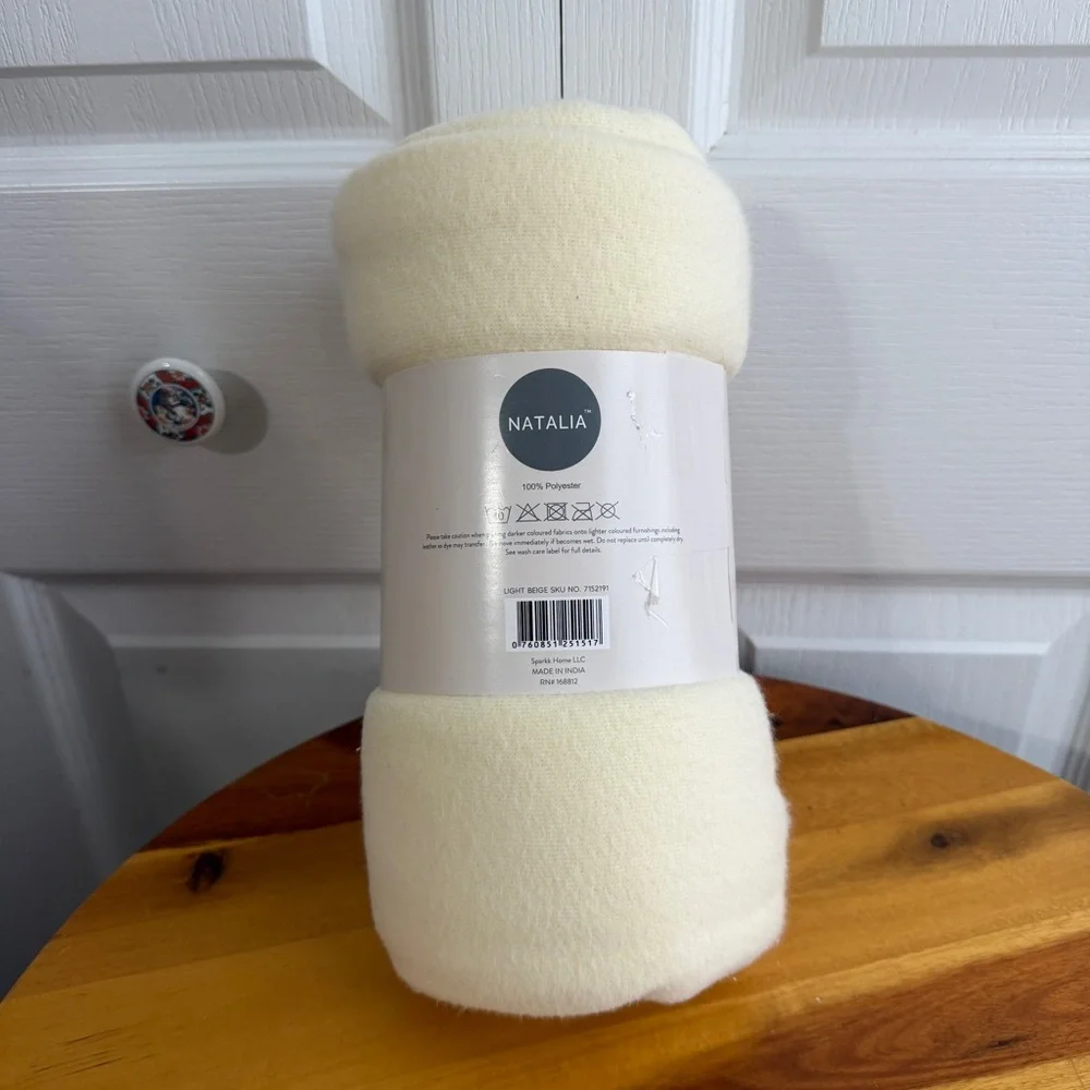 Natalia light‎ beige fleece 50 x 60 blanket